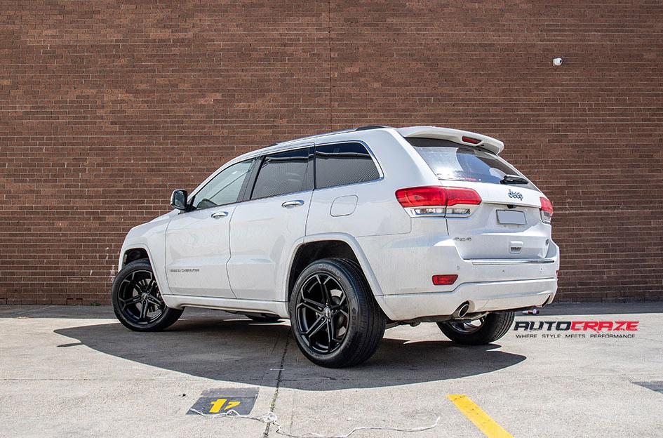 JEEP-GRAND-CHEROKEE-REVENGE-MATTE-BLACK